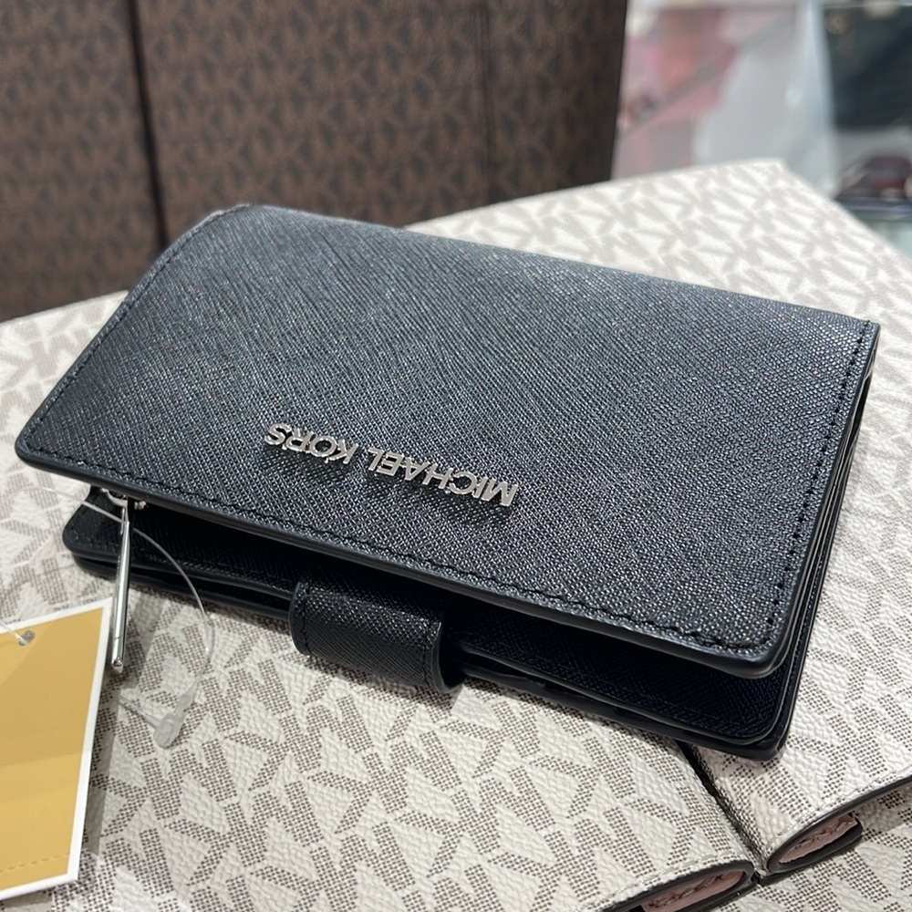 MICHAEL KORS
Medium Crossgrain Leather Wallet
Black 
NWT - Picture 9 of 16